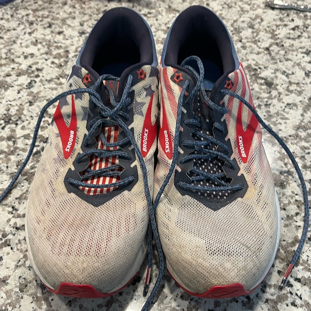 Brooks Launch 11.5